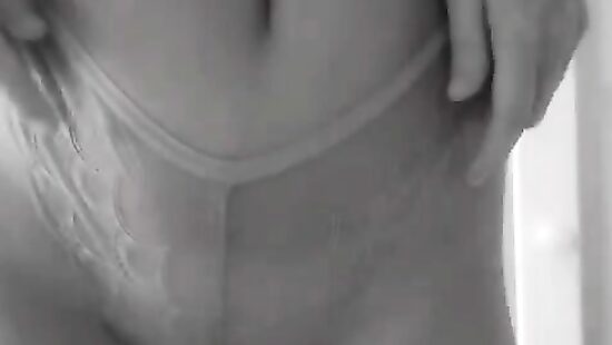 Кто хочет снять с меня трусики?