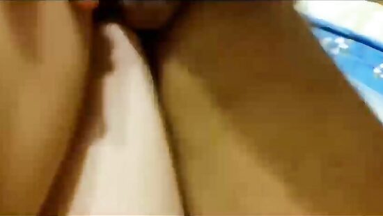 Друг поделился видео, где он с двумя своими друзьями по кругу пустили одну милфетку!)