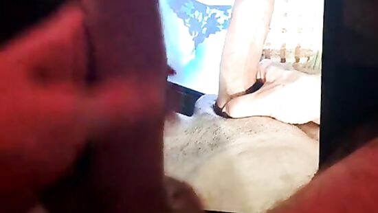 Дрочим на красотку