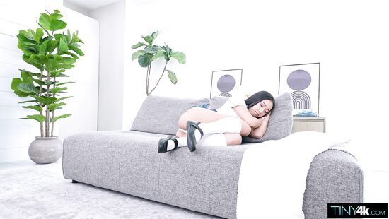 Прогуляла, потому что письку чесала