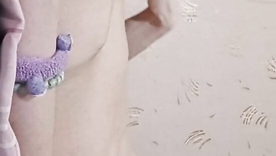 Дрочу у себя на кровати)