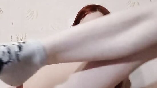 Дрочу у себя на кровати)