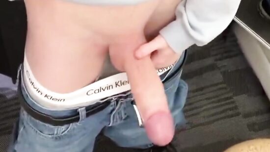 Подрочил в примерочной