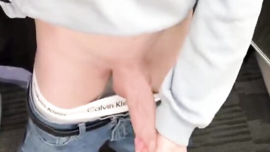 Подрочил в примерочной