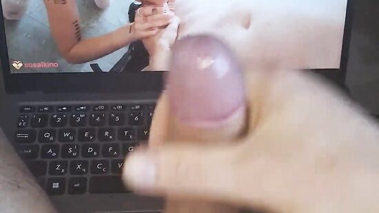 Просмотр порно и дрочка