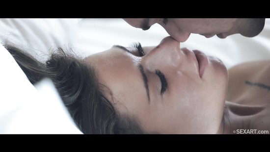 Sandra Wellness gets off with her strong tattooed friend