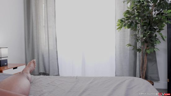 Cosplay bitch goes for a big black cock