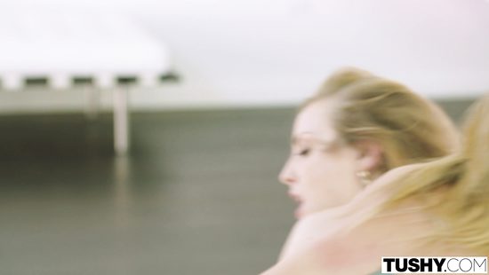 Cock craving blondes share a hard schlong