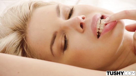 Flawless hottie Olivia Sin enjoys cock in tight anal