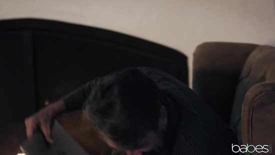 Mature dude gives sex lessons to a pretty girl