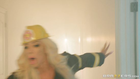 MILF with fake tits puts out fire in her pussy