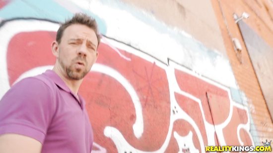 Piclking up a Latina and banging her perfectly well