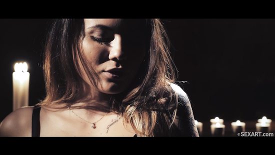 Stunning wife enjoys romantis sex with hubby