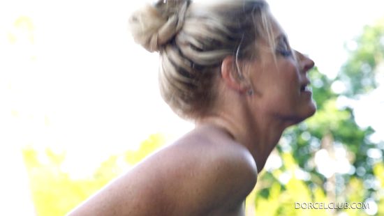 Younger fellow licks and bangs MILF's cunt