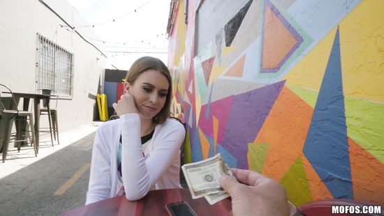 Picked-up bimbo grinds on cock in the shower