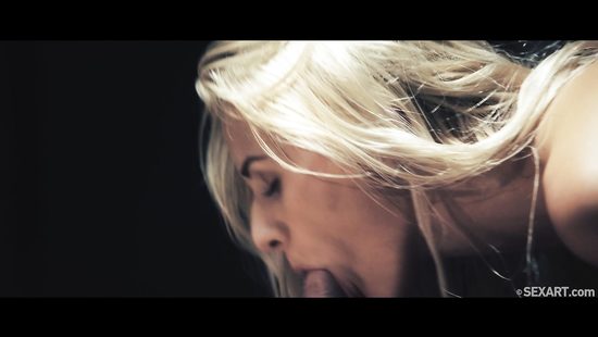 Flawless girlfriend gets her shaved kitty banged