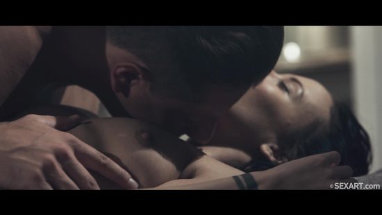 Hottie moans while getting licked and nailed