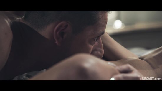 Hottie moans while getting licked and nailed