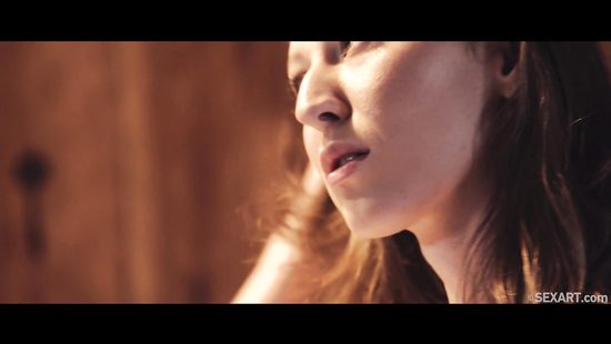 Wife takes a shower before deepthroating hubby's dong