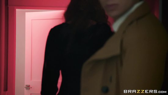 Glamorous MILF enjoys a raunchy sex play