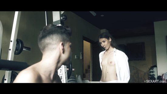 18-year-old guy gets sexual experience with girlfriend