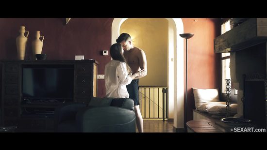 18-year-old guy gets sexual experience with girlfriend