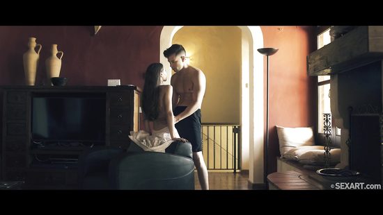 18-year-old guy gets sexual experience with girlfriend