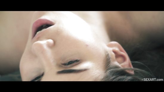 Cool guy gets the best relaxation with a fit slut