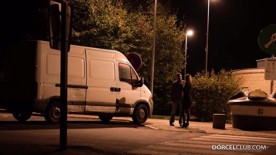 MILF with a big booty gets it deep in the bus