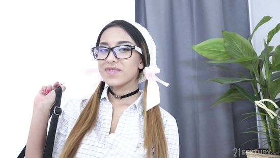 Teen hottie with tattoos gets her asshole stretched