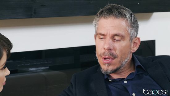 Sweetie gets naked to fuck with her psychologist