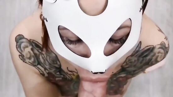 Как же шикарно сосёт этот зайчик)