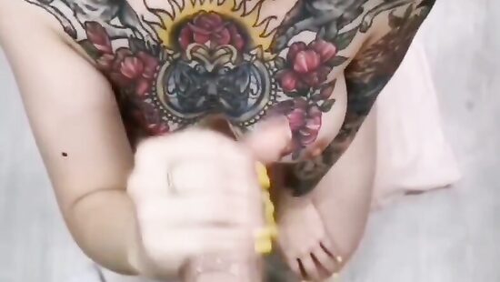 Как же шикарно сосёт этот зайчик)