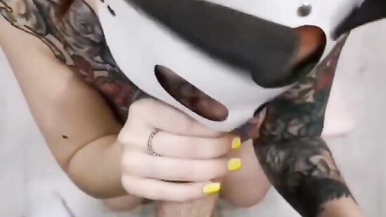 Как же шикарно сосёт этот зайчик)