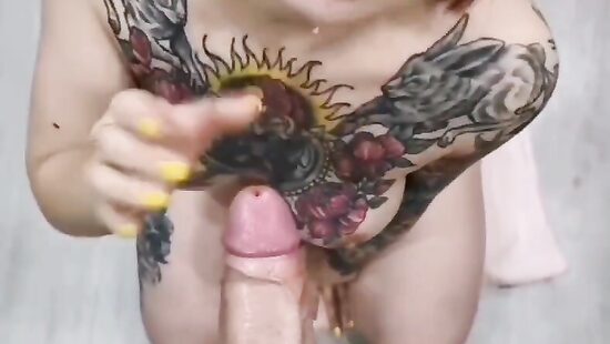 Как же шикарно сосёт этот зайчик)