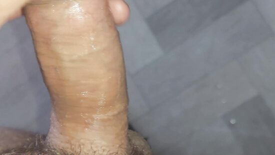 Спонтанная дрочка обернулась большой порцией спермы