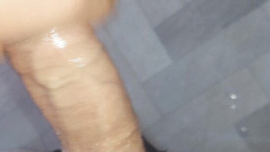 Спонтанная дрочка обернулась большой порцией спермы