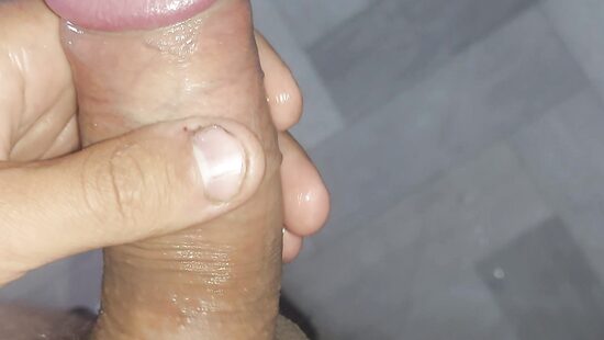 Спонтанная дрочка обернулась большой порцией спермы