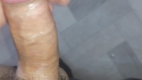 Спонтанная дрочка обернулась большой порцией спермы