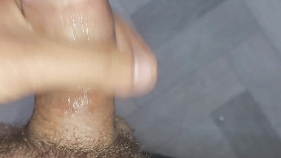 Спонтанная дрочка обернулась большой порцией спермы