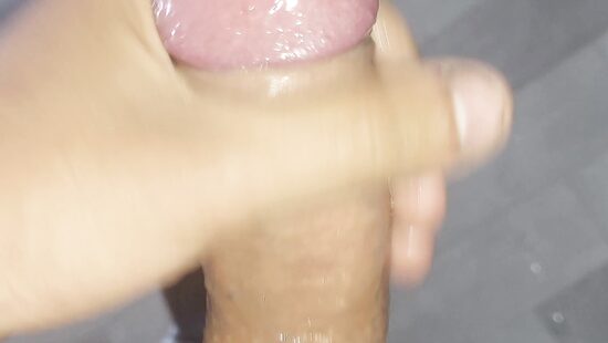 Спонтанная дрочка обернулась большой порцией спермы