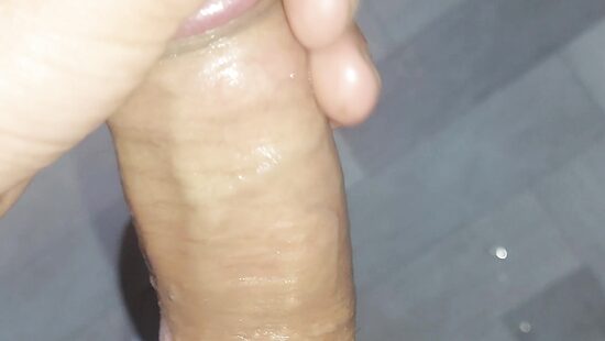 Спонтанная дрочка обернулась большой порцией спермы