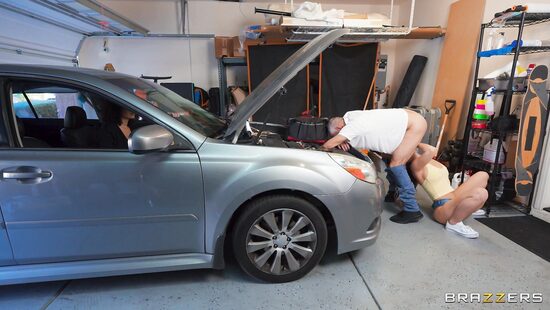 И снова застряла!