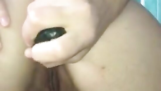 Анальный фистинг огурцом!