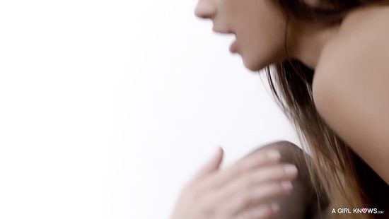 Frisky bimbos go lesbian without getting tired