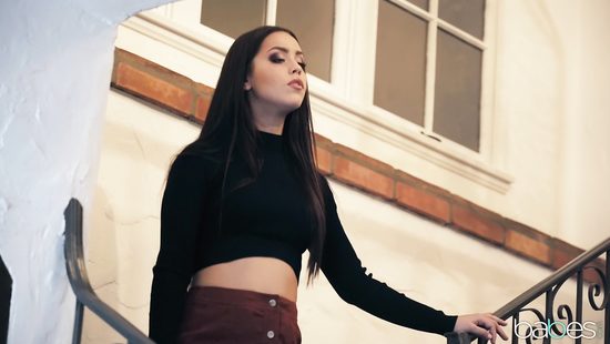 Oversexed teen spreads legs for a rough bang