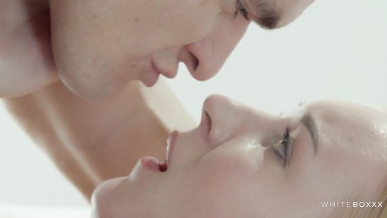 Amaris provides her shaved pussy for teasing