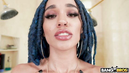 Sex appeal brunette beauty pleases her boyfriend