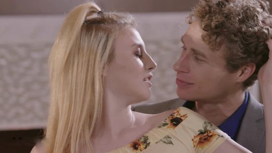 Hottie gets her wet pussy properly eaten