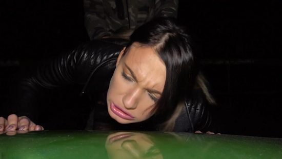 Guy scores a slut girl and screws her mouth